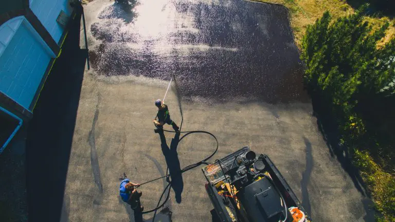 image of everline specialist doing asphalt sealcoating