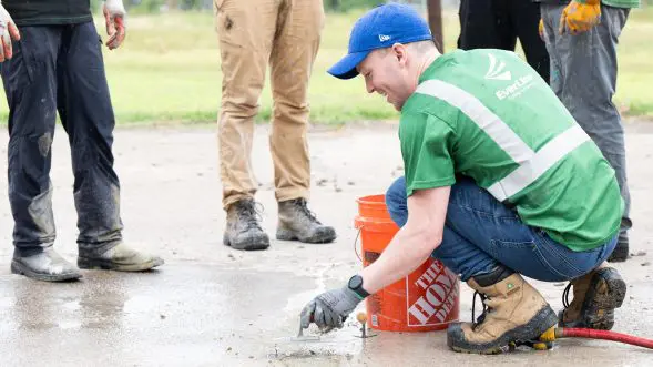 image of everline specialist doing pothole repair